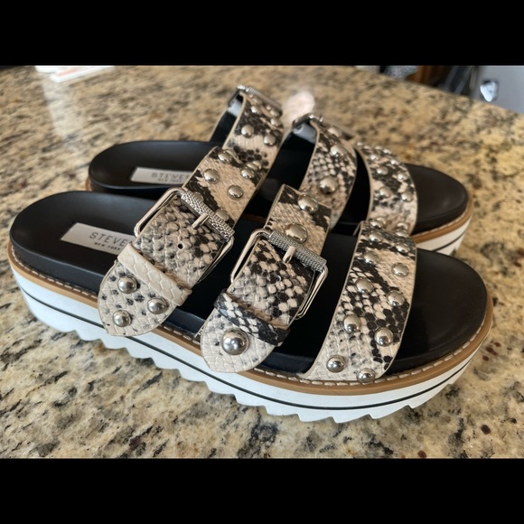 Steve Madden Cala Snake Embossed Sandal
 
WHITE MULTI, Size 7 M - Picture 2 of 5